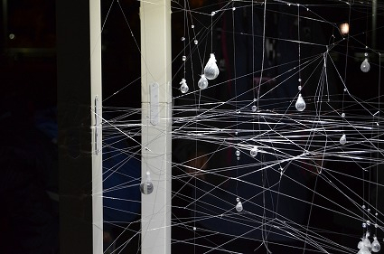 東京工芸大学 メディアアート研究室 strings 光と影の構造物.jpg