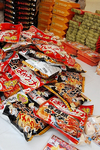 B-1厚木おみやげコーナー 各務原キムチばかうけ 津山ホルモン風味スナック.jpg